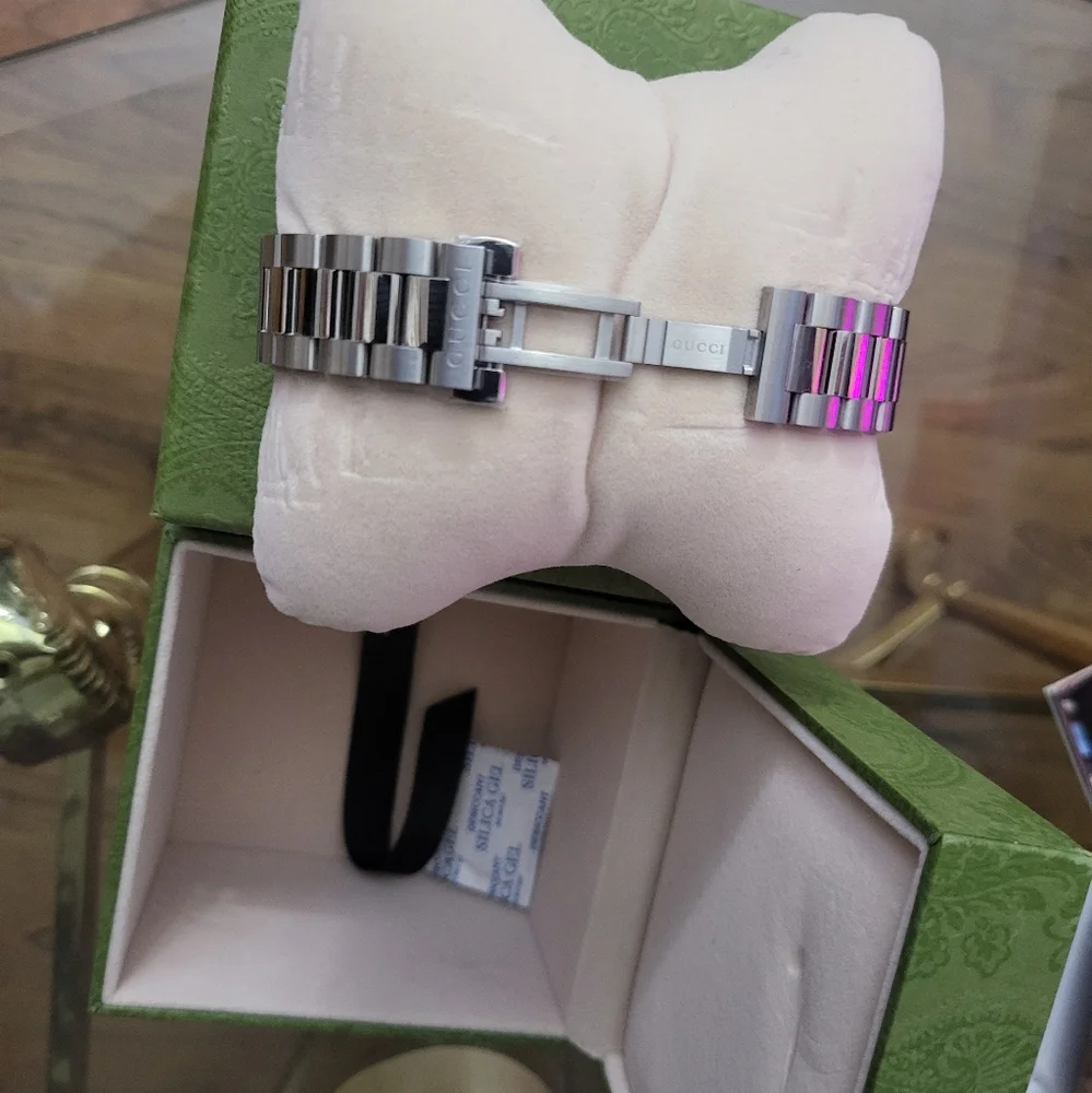 Authentic Gucci Dive Watch 42MM - Picture 6 of 6